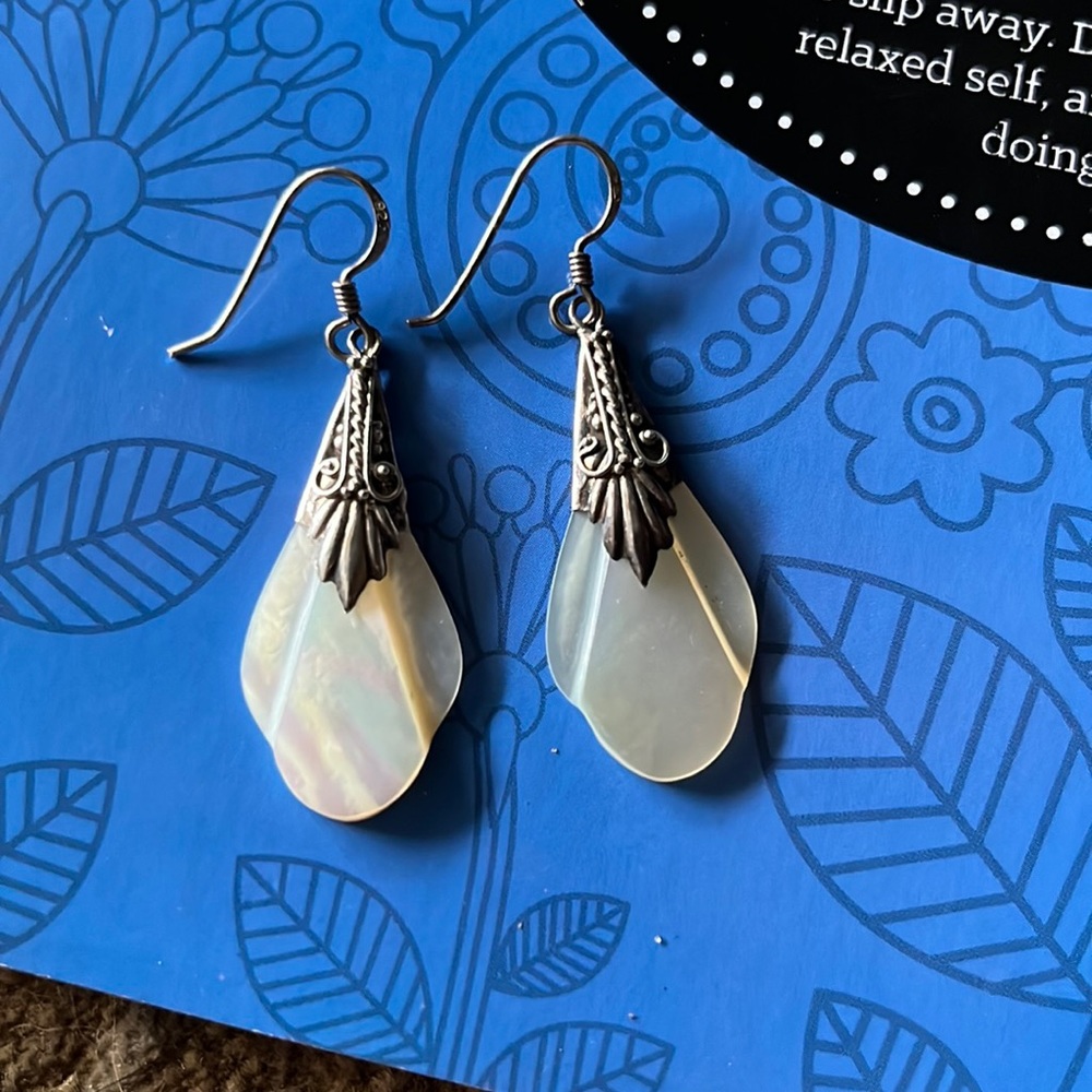 Vintage Silver and mother of pearl earrings. EUC! Beautiful!